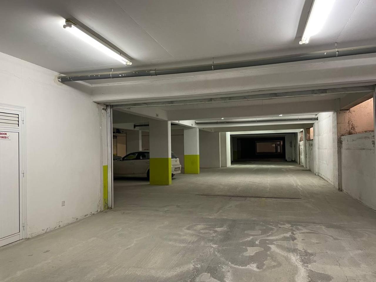 Queens Gardens Пафос Екстериор снимка