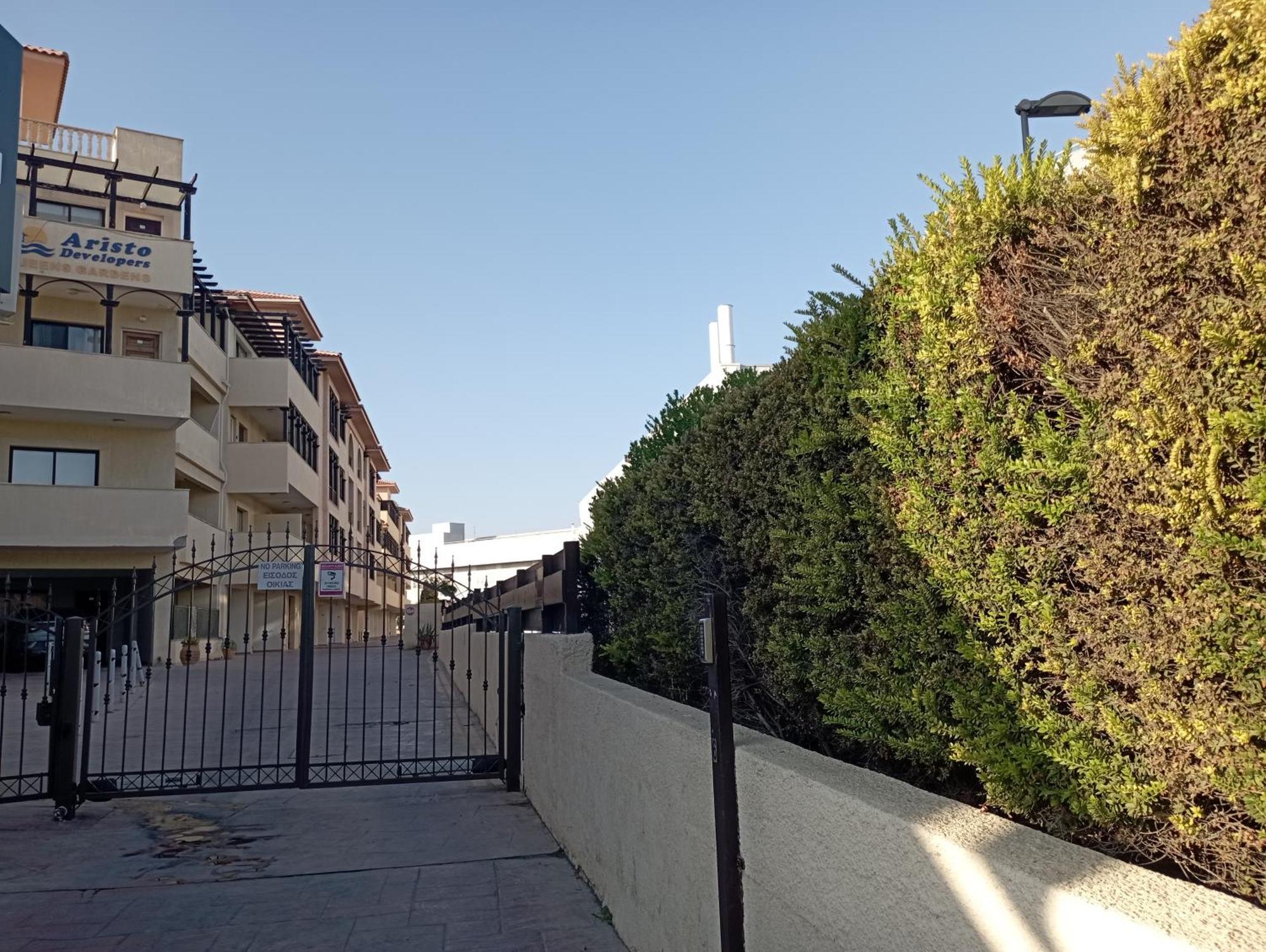 Queens Gardens Пафос Екстериор снимка