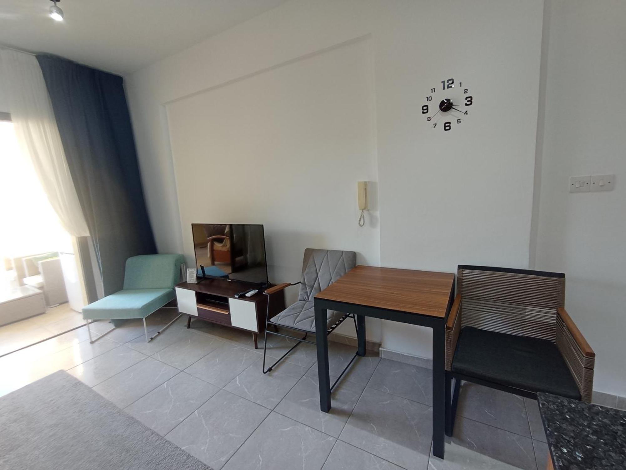 Queens Gardens Пафос Екстериор снимка